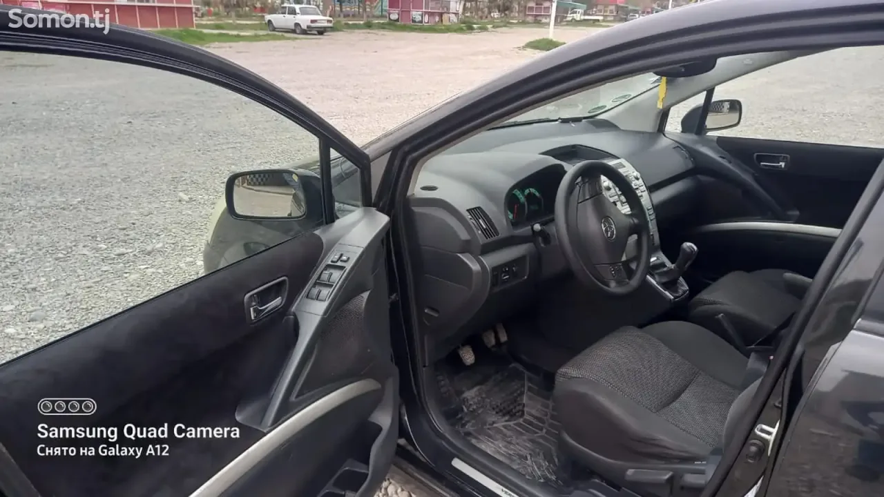 Toyota Corolla Verso 2006 · 2.2 MT