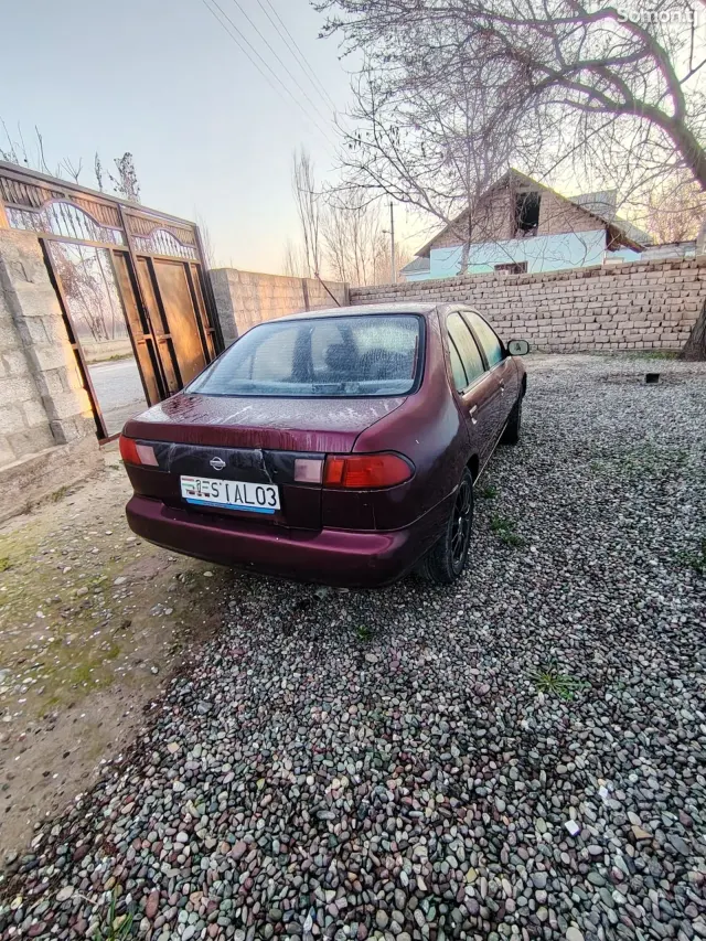 Nissan Altima 1995 · 1.6 MT