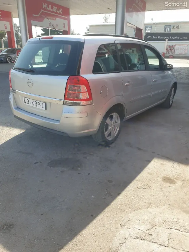 Opel Zafira 2009 · 1.6 MT