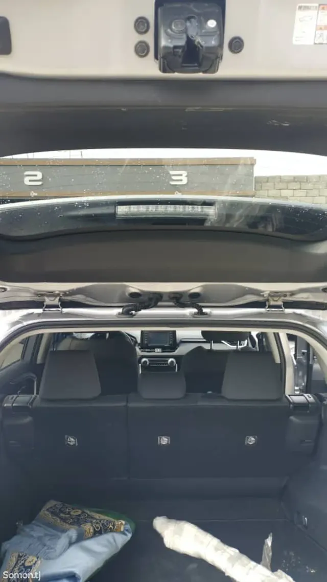 Toyota RAV 4 2022 · 2.5 AT