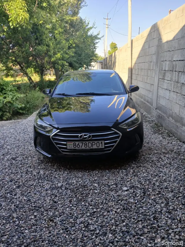 Hyundai Elantra 2017 · 2.0 AT