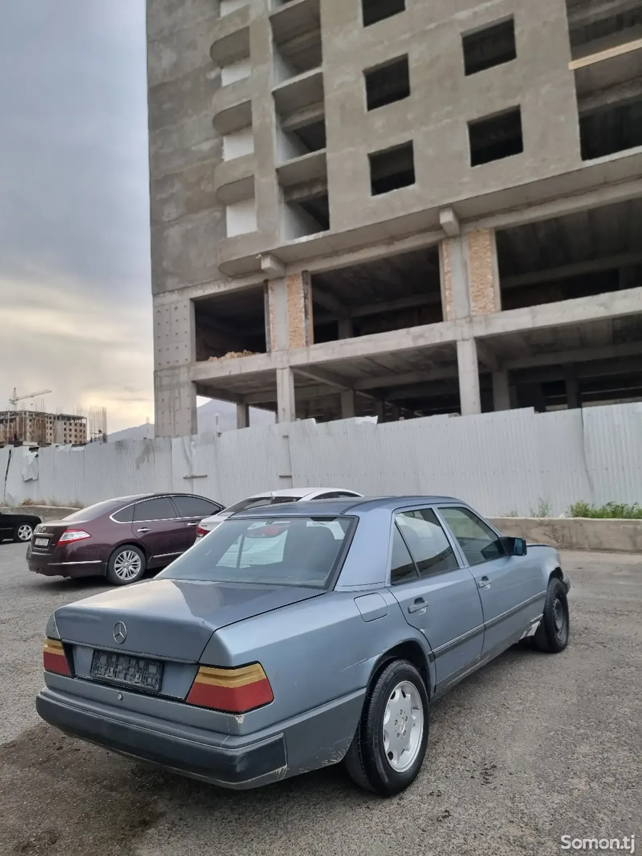 Mercedes-Benz W124 1987 · 2.5 MT