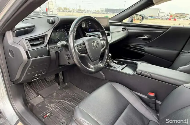 Lexus ES series 2024 · 3.0 AT