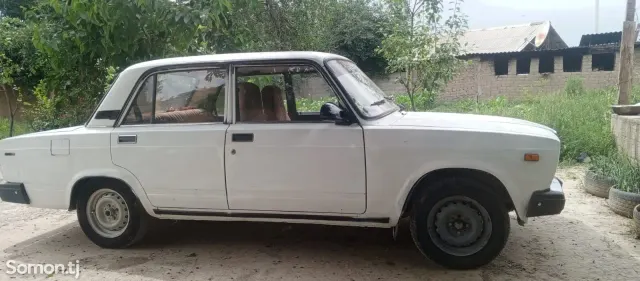 Lada (ВАЗ) 2107 2001 · 1.5 MT