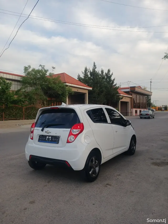 Chevrolet Spark 2014 · 1.1 AT