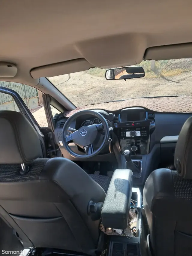 Opel Zafira 2009 · 2.2 MT