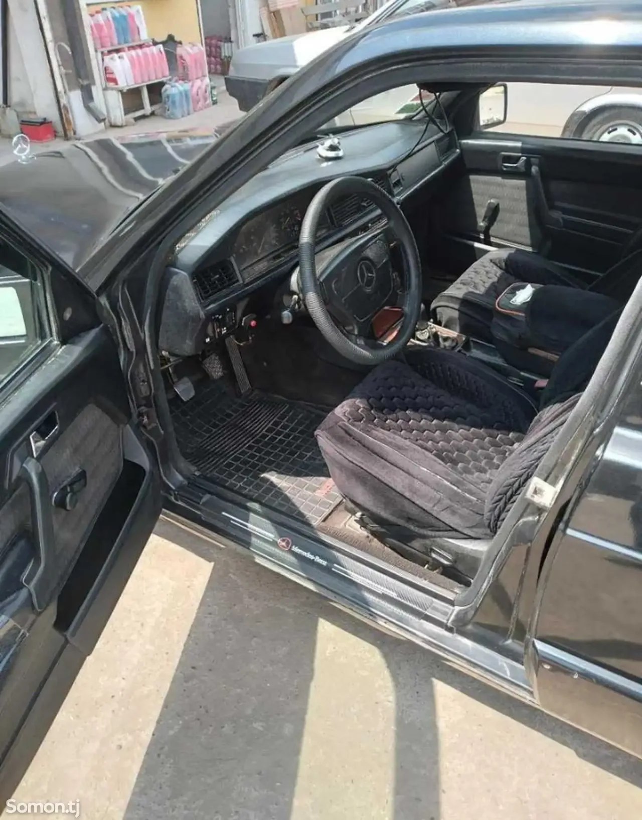 Mercedes-Benz W201 1991 · 1.8 MT