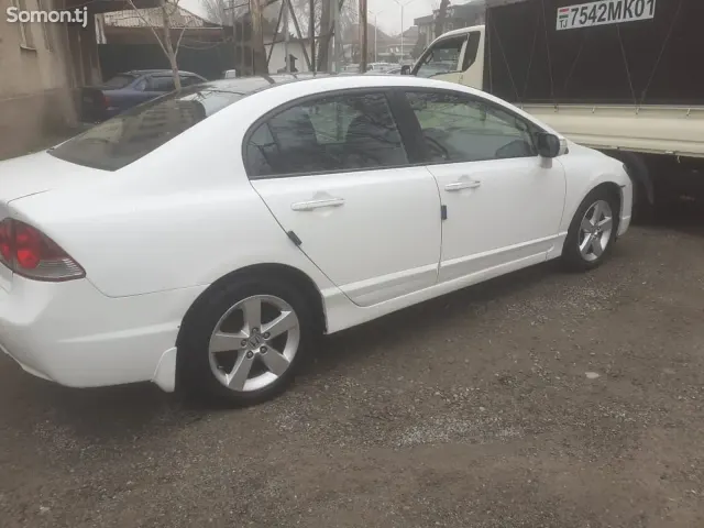 Honda Civic 2008 · 1.8 AT