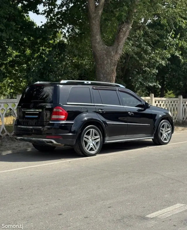 Mercedes-Benz GL class 2011 · 5.5 AT