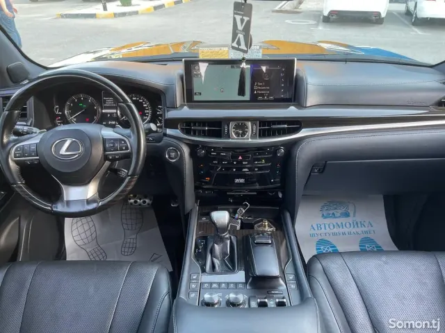 Lexus LX series 2018 · 5.7 AT