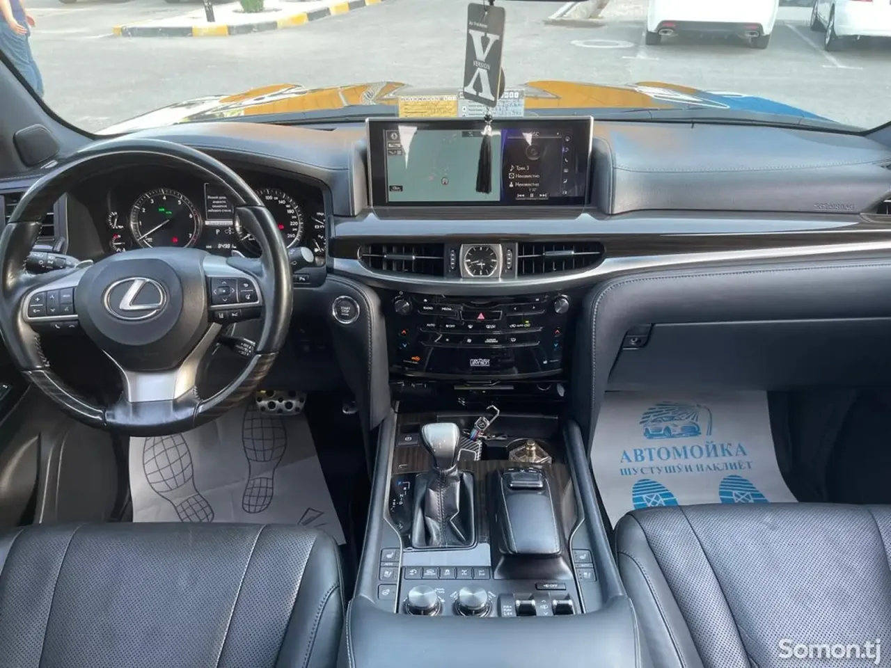 Lexus LX series 2018 · 5.7 AT