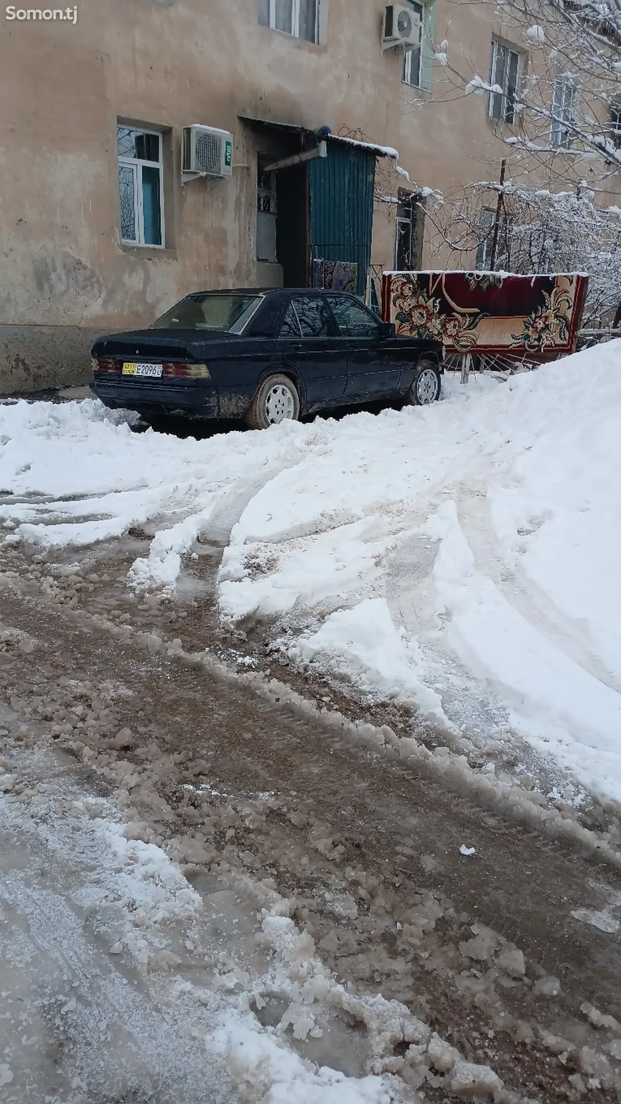 Mercedes-Benz W201 1990 · 1.7 MT