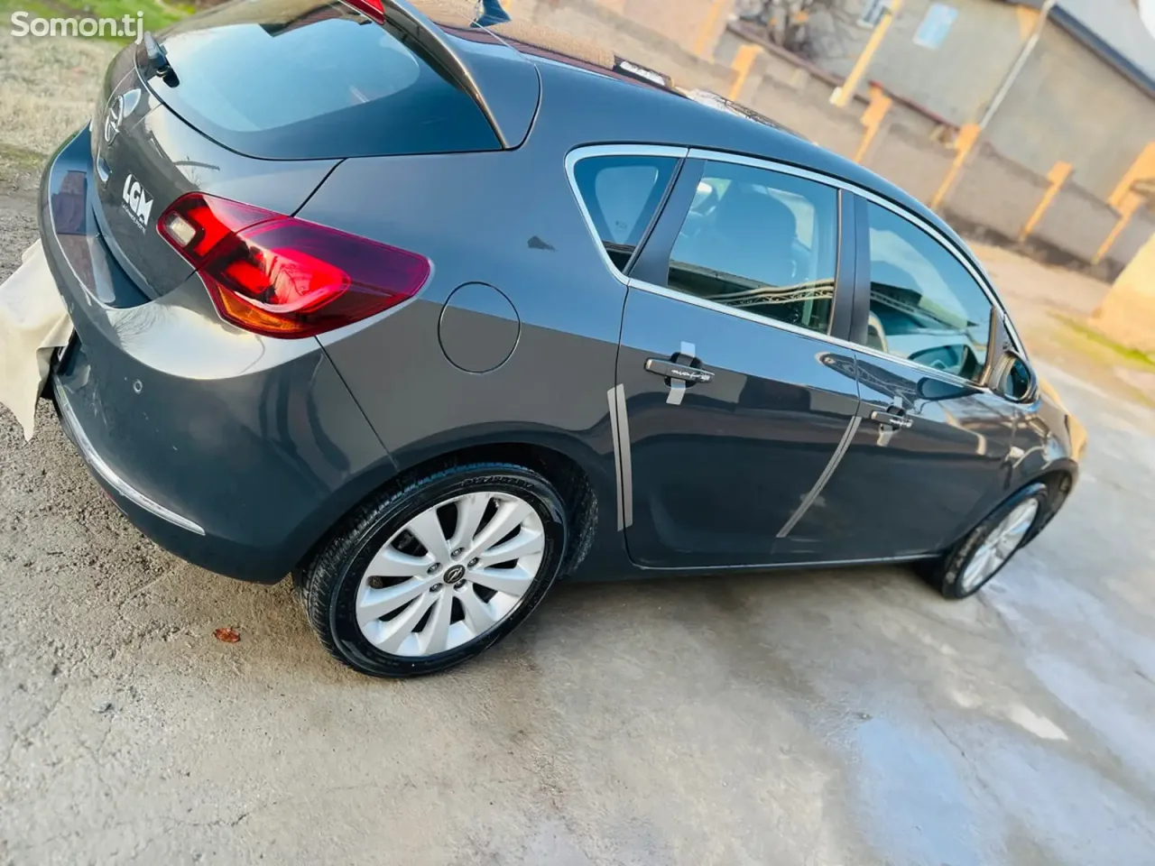 Opel Astra J 2014 · 1.4 MT