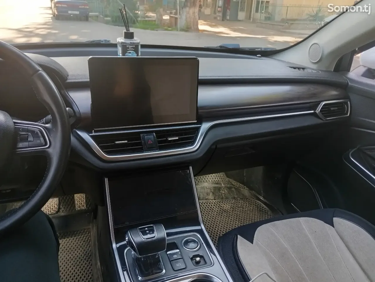 Hongqi E-HS3 2020 · AT