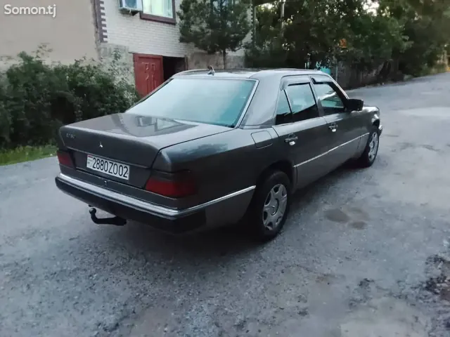 Mercedes-Benz W124 1992 · 2.0 MT