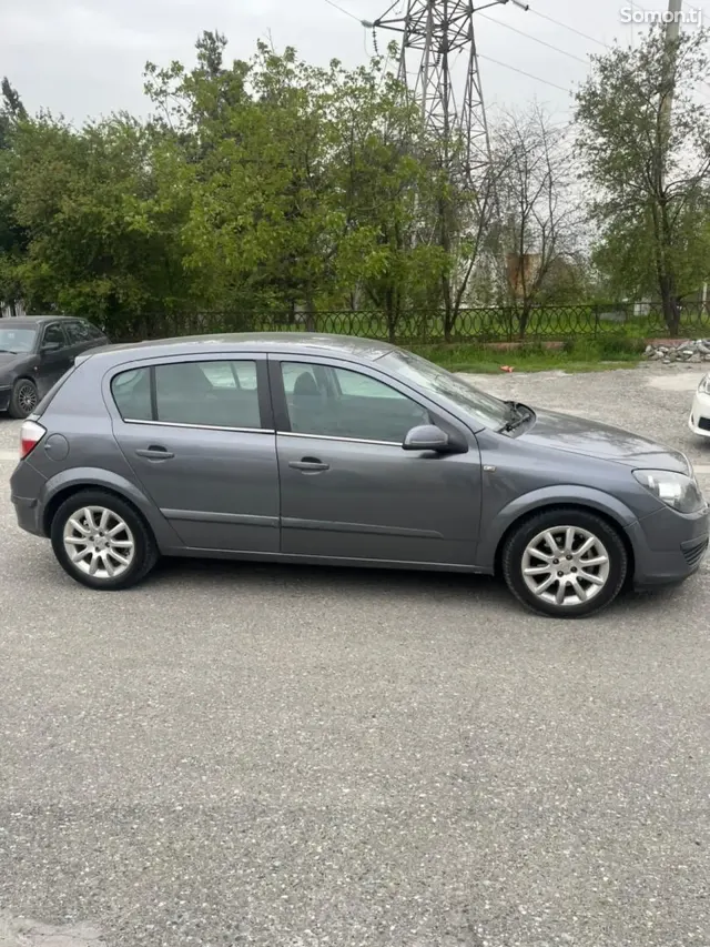 Opel Astra H 2004 · 1.6 MT