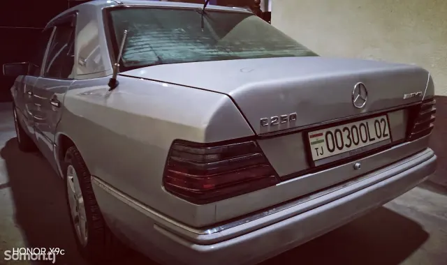 Mercedes-Benz W124 1992 · 2.5 MT