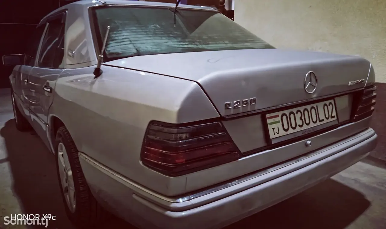 Mercedes-Benz W124 1992 · 2.5 MT