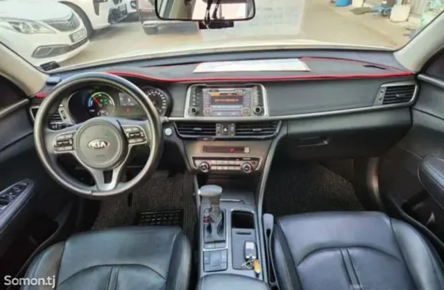 Kia K5 2016 · 2.0 AT