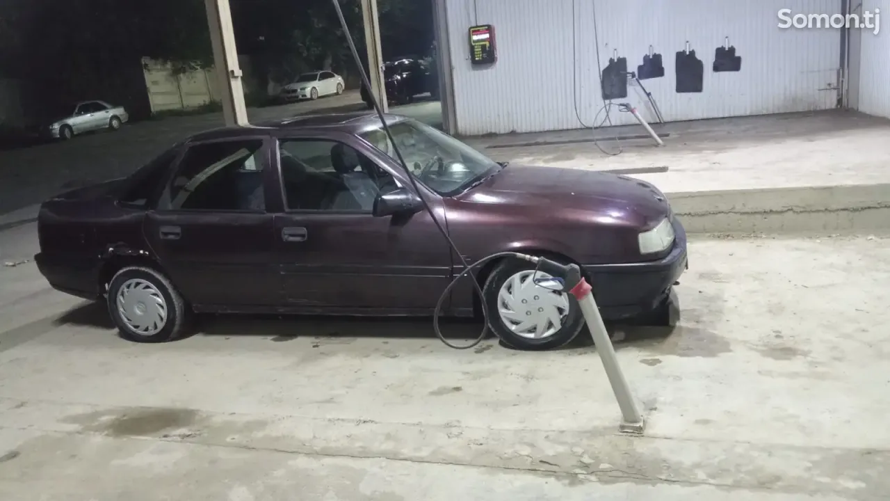 Opel Vectra A 1992 · 1.6 MT