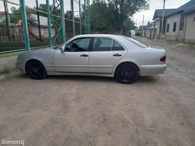 Mercedes-Benz E class 1997 · 2.8 AT