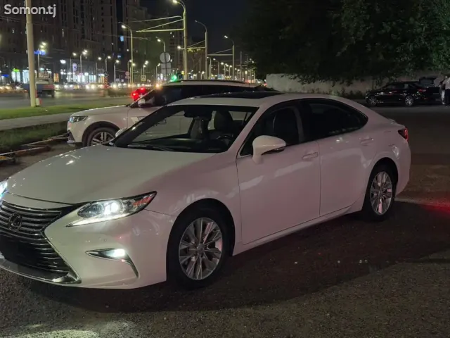 Lexus ES series 2017 · 2.5 AT