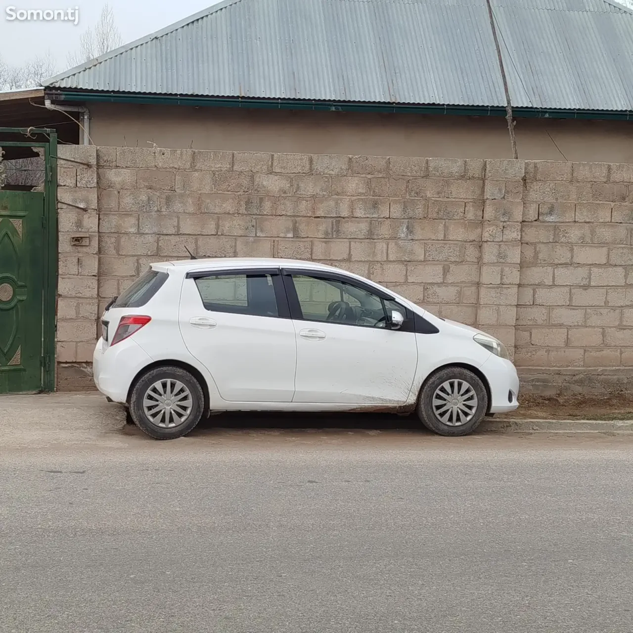 Toyota Vitz 2012 · 1.3 AT