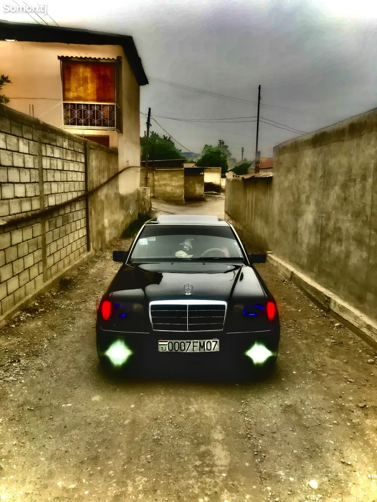 Mercedes-Benz W124 1990 · 2.0 AT