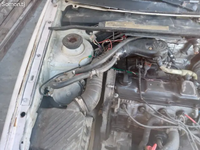 Volkswagen Passat 1993 · 1.8 MT