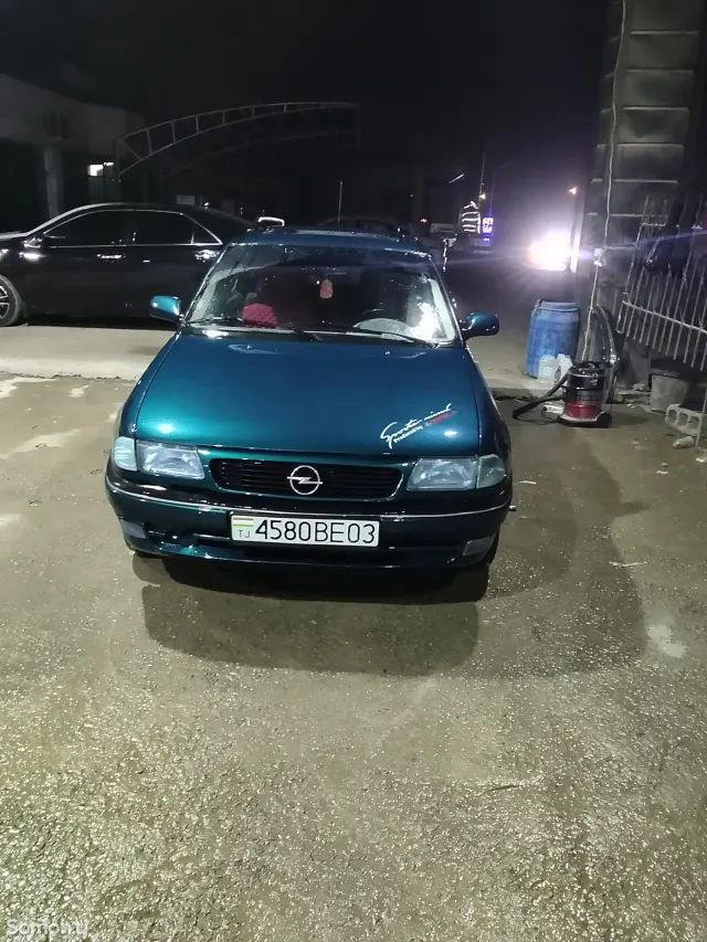 Opel Astra F 1997 · 1.6 MT
