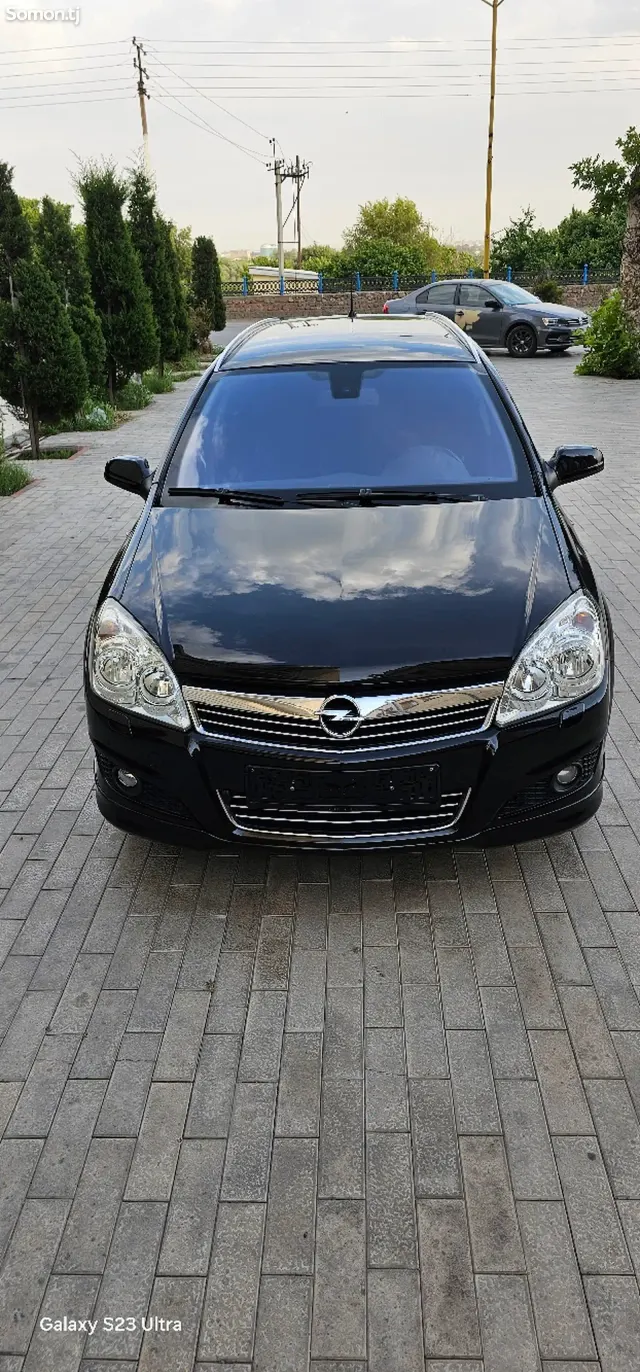 Opel Astra H 2008 · 1.6 MT