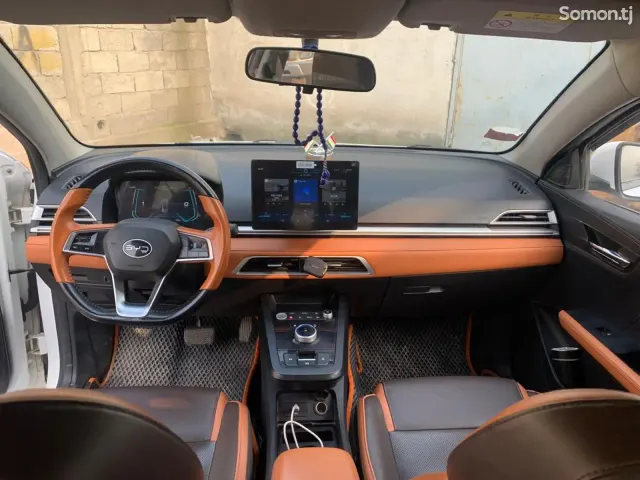 BYD E2 2022 · AT