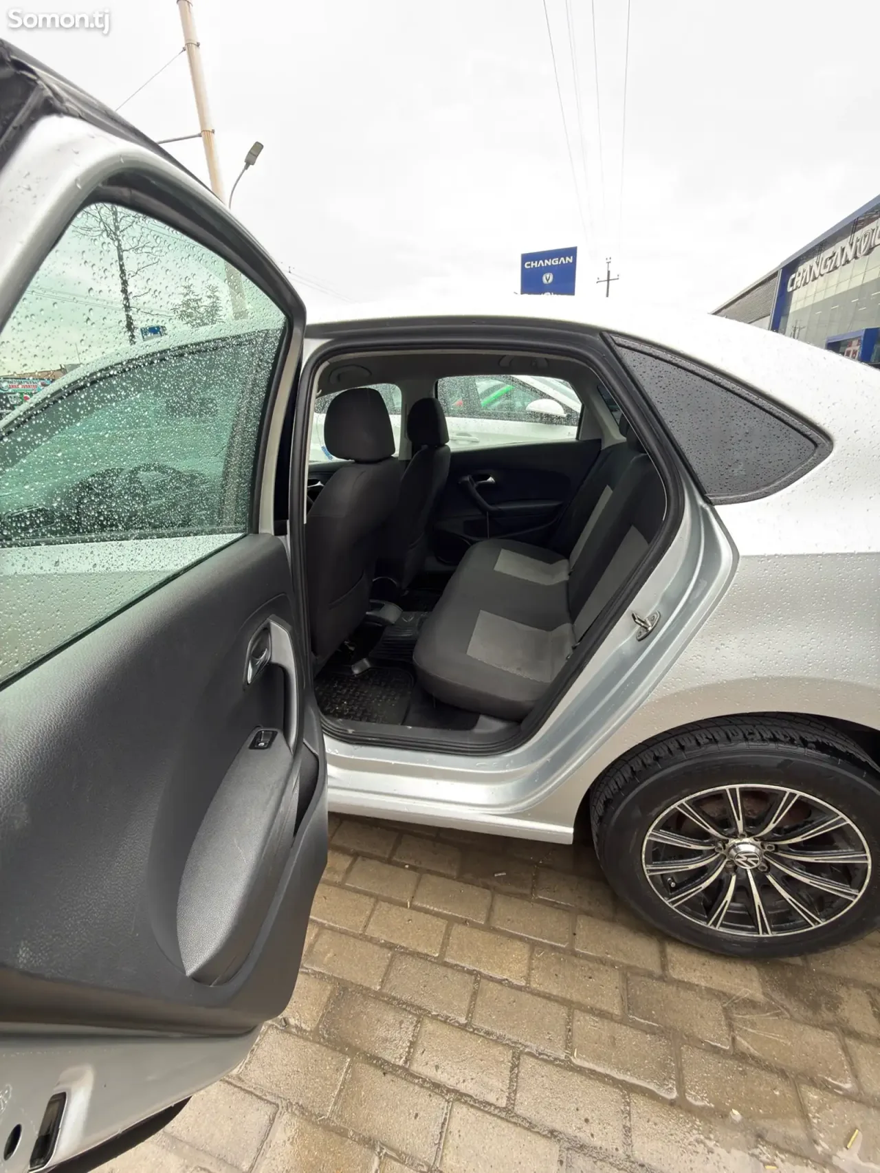 Volkswagen Polo 2015 · 1.6 MT