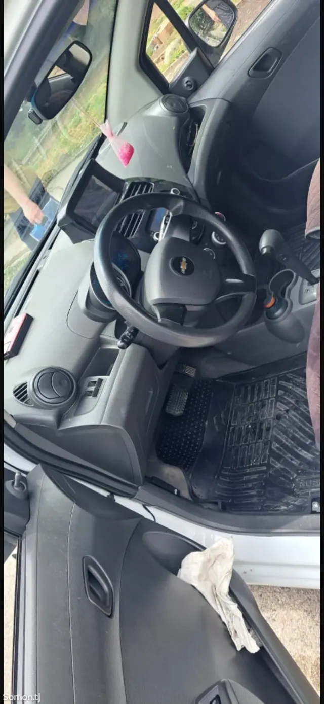 Chevrolet Spark 2014 · 1.1 AT