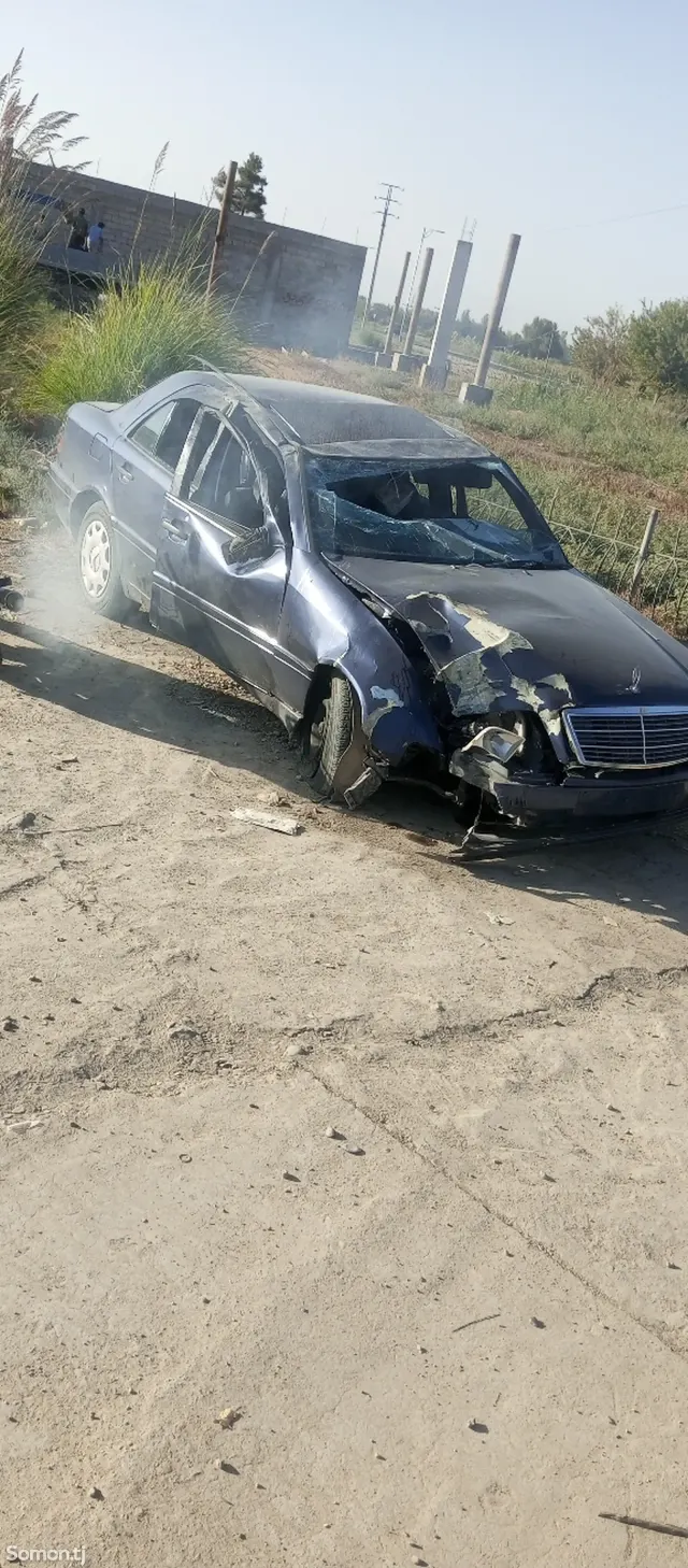 Mercedes-Benz C class 1993 · 1.9 MT