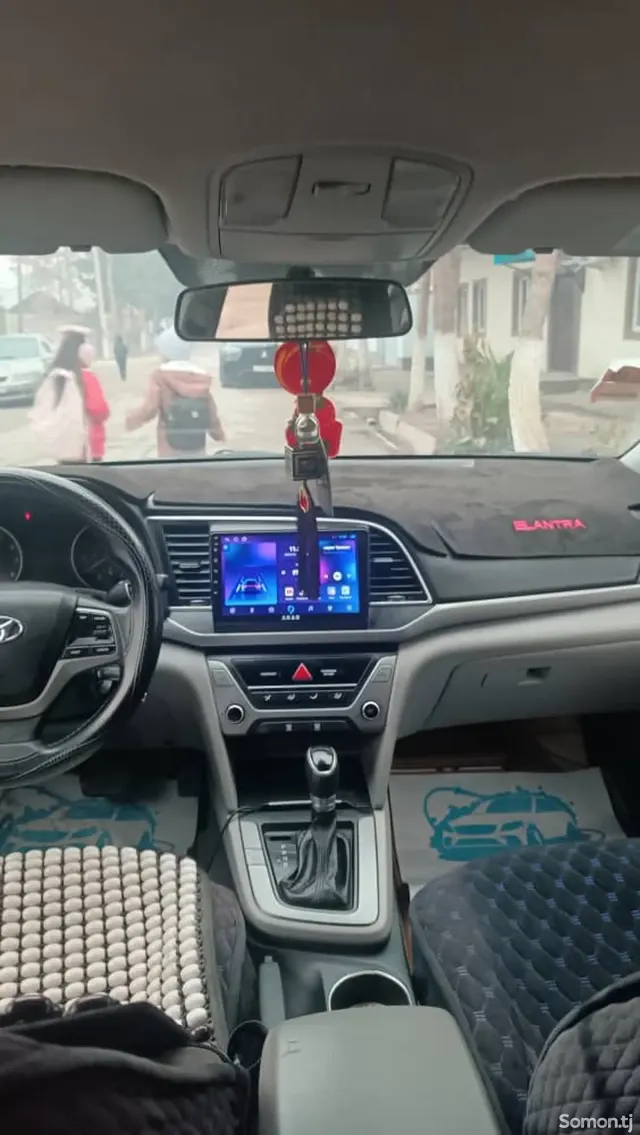 Hyundai Elantra 2017 · 2.0 AT