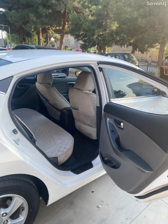 Hyundai Avante 2015 · 1.6 AT