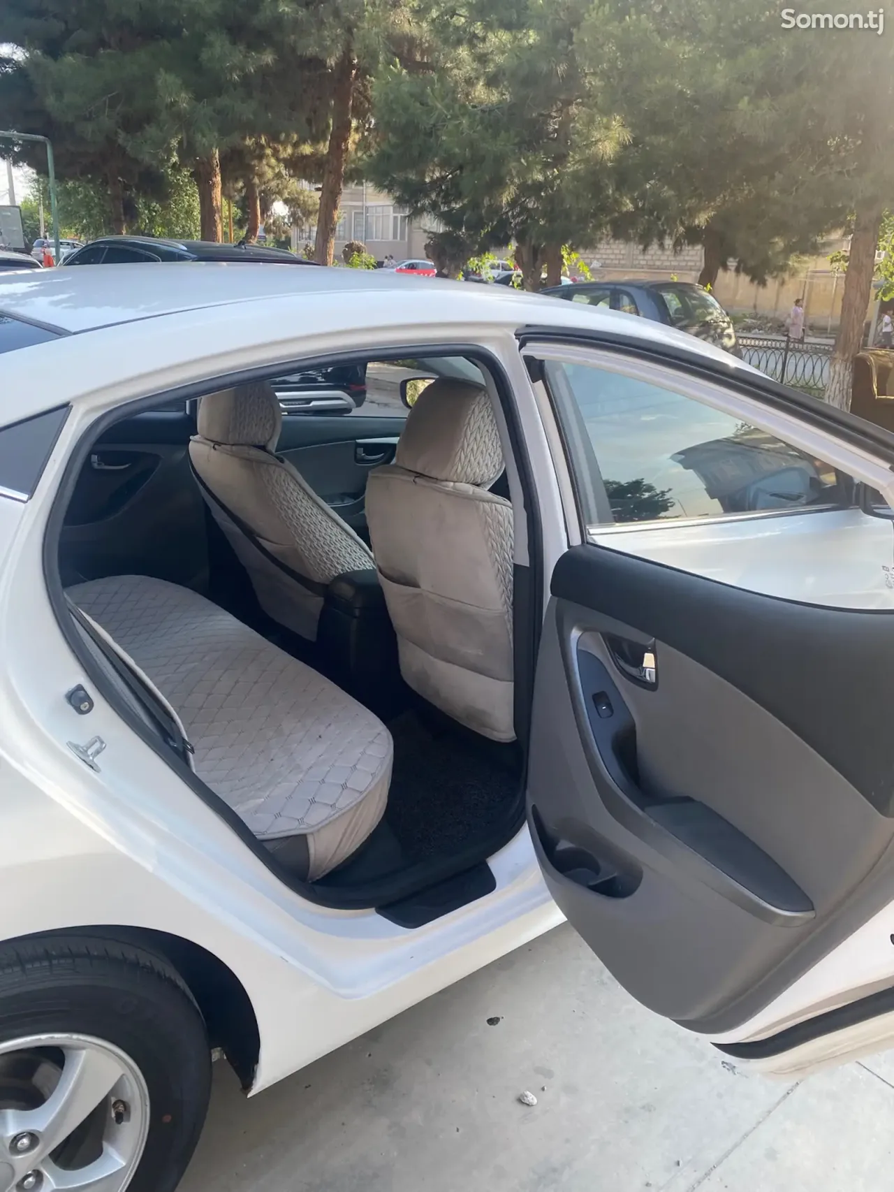 Hyundai Avante 2015 · 1.6 AT
