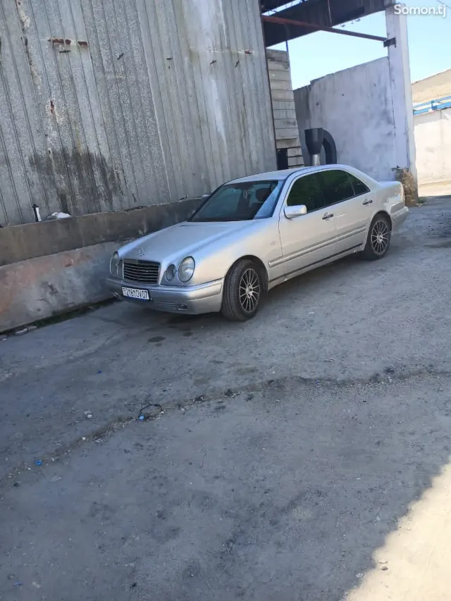 Mercedes-Benz E class 1996 · 2.0 MT