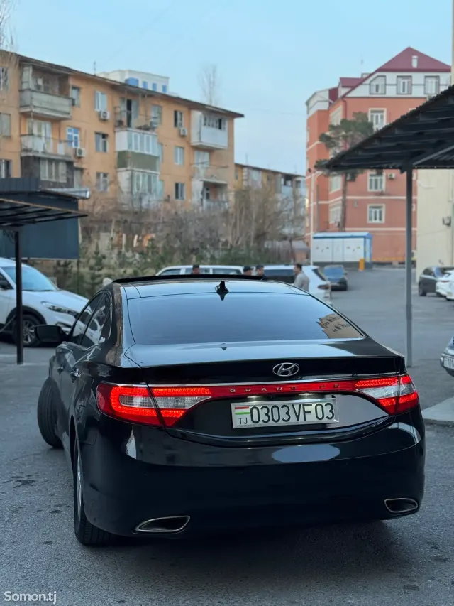 Hyundai Grandeur 2011 · 3.0 AT