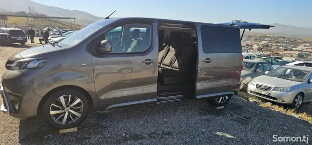 Toyota Verso 2017 · 2.0 MT