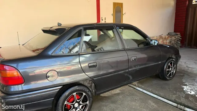 Opel Astra F 1995 · 1.6 MT