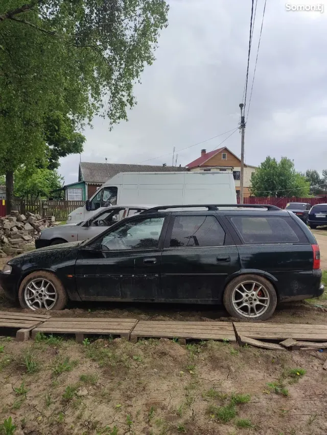 Opel Vectra B 2000 · 2.0 MT