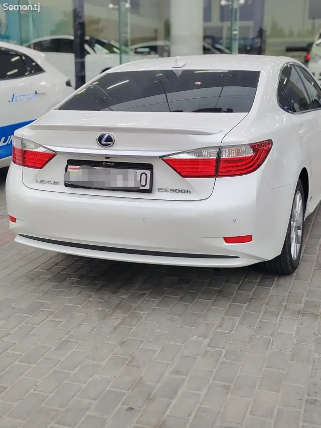 Lexus ES series 2014 · 2.5 AT