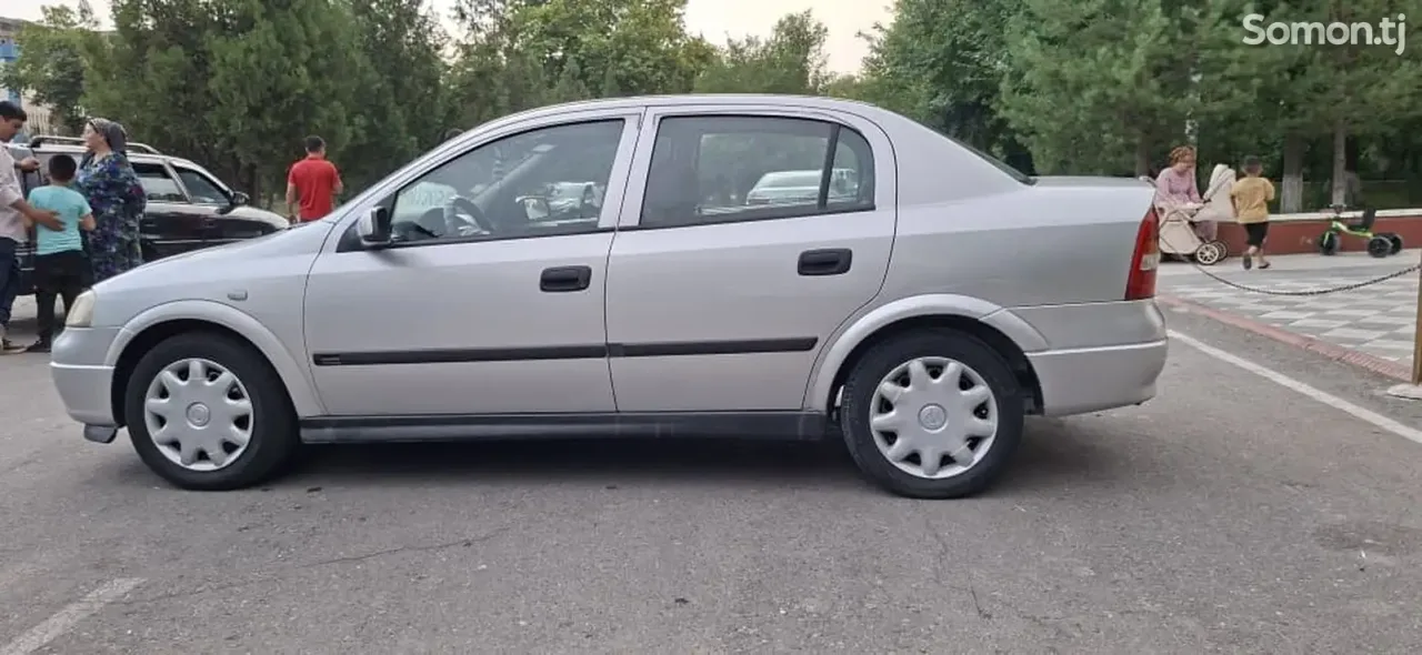 Opel Astra G 2000 · 1.8 MT