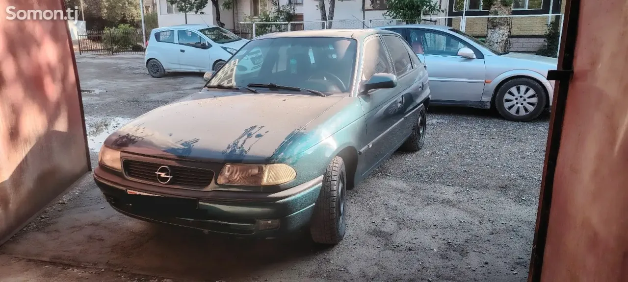 Opel Astra F 1995 · 1.6 MT