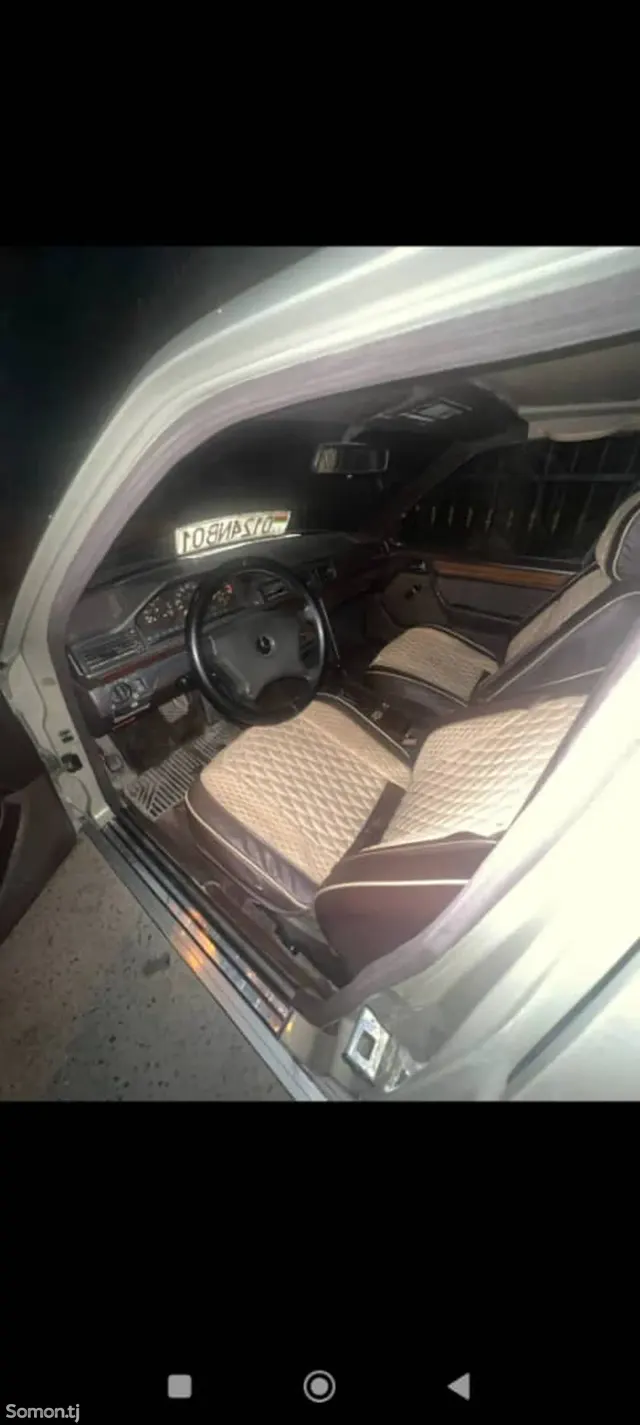 Mercedes-Benz W124 1993 · 2.5 AT