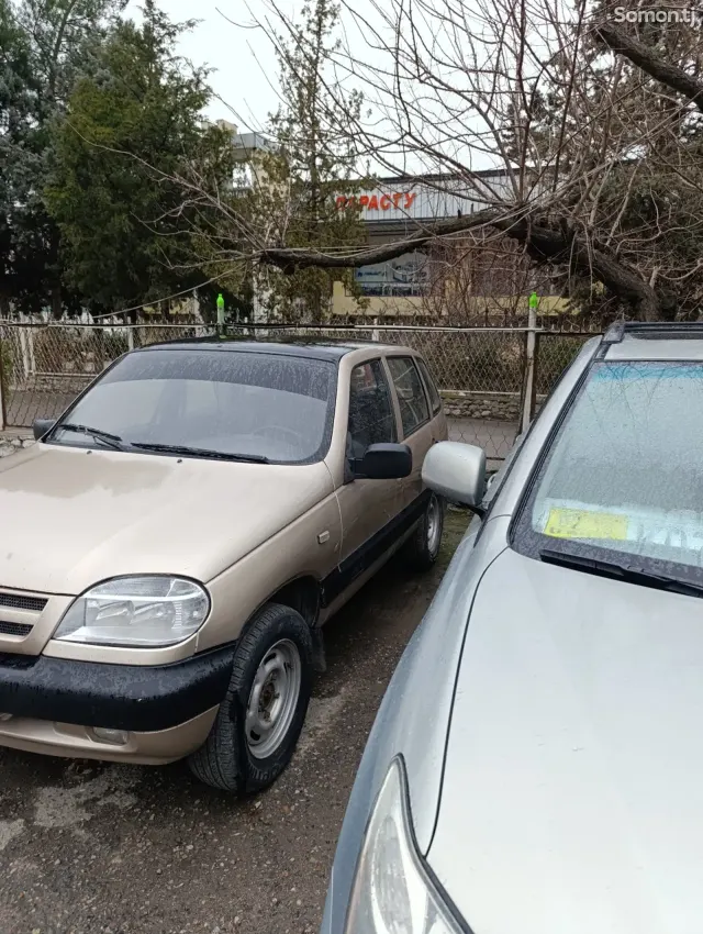 Chevrolet Niva 2005 · 1.8 MT