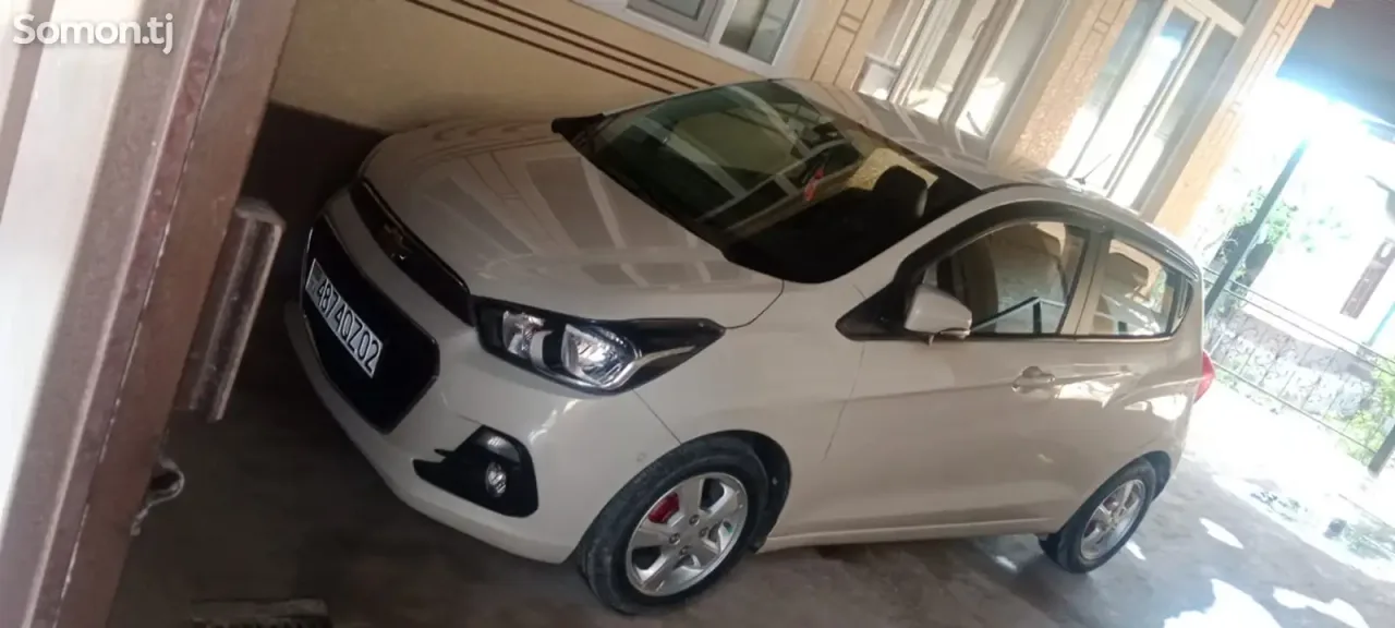 Chevrolet Spark 2015 · 1.0 AT