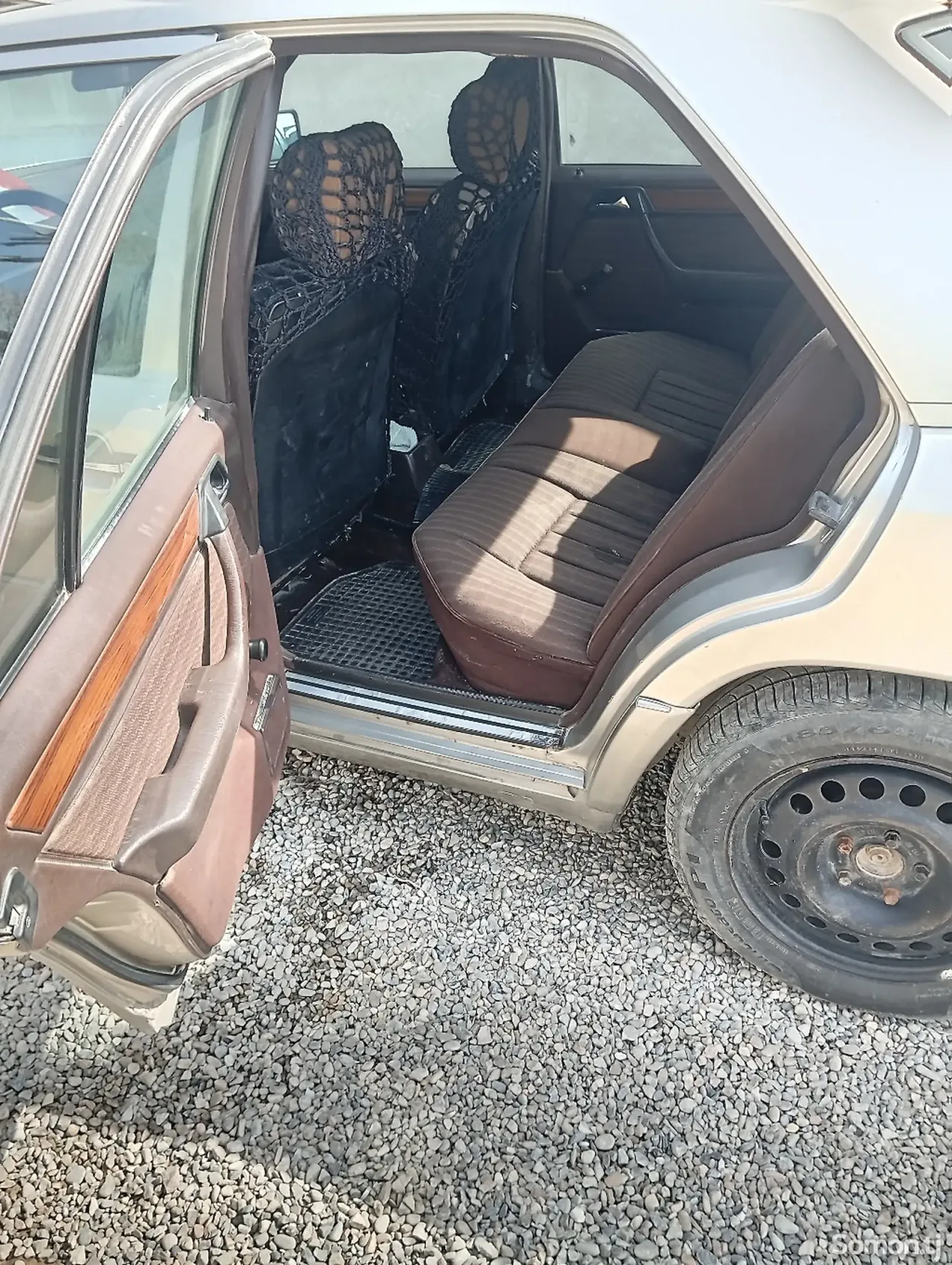 Mercedes-Benz W124 1992 · 2.0 MT